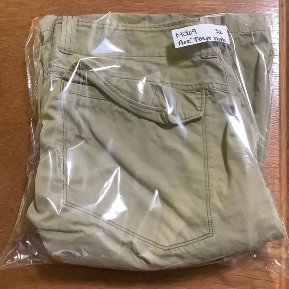 Arc’teryx Shorts Sz 32W Hiking Climbing Tan - Picture 9 of 9